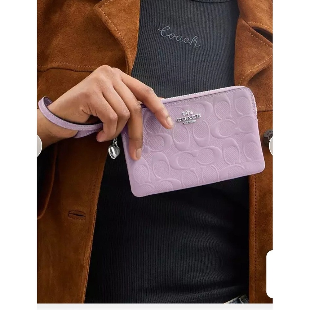 Coach Corner Zip Wristlet Womens OS Purple Like New Patent Leather Heart CDF04 - Picture 2 of 5